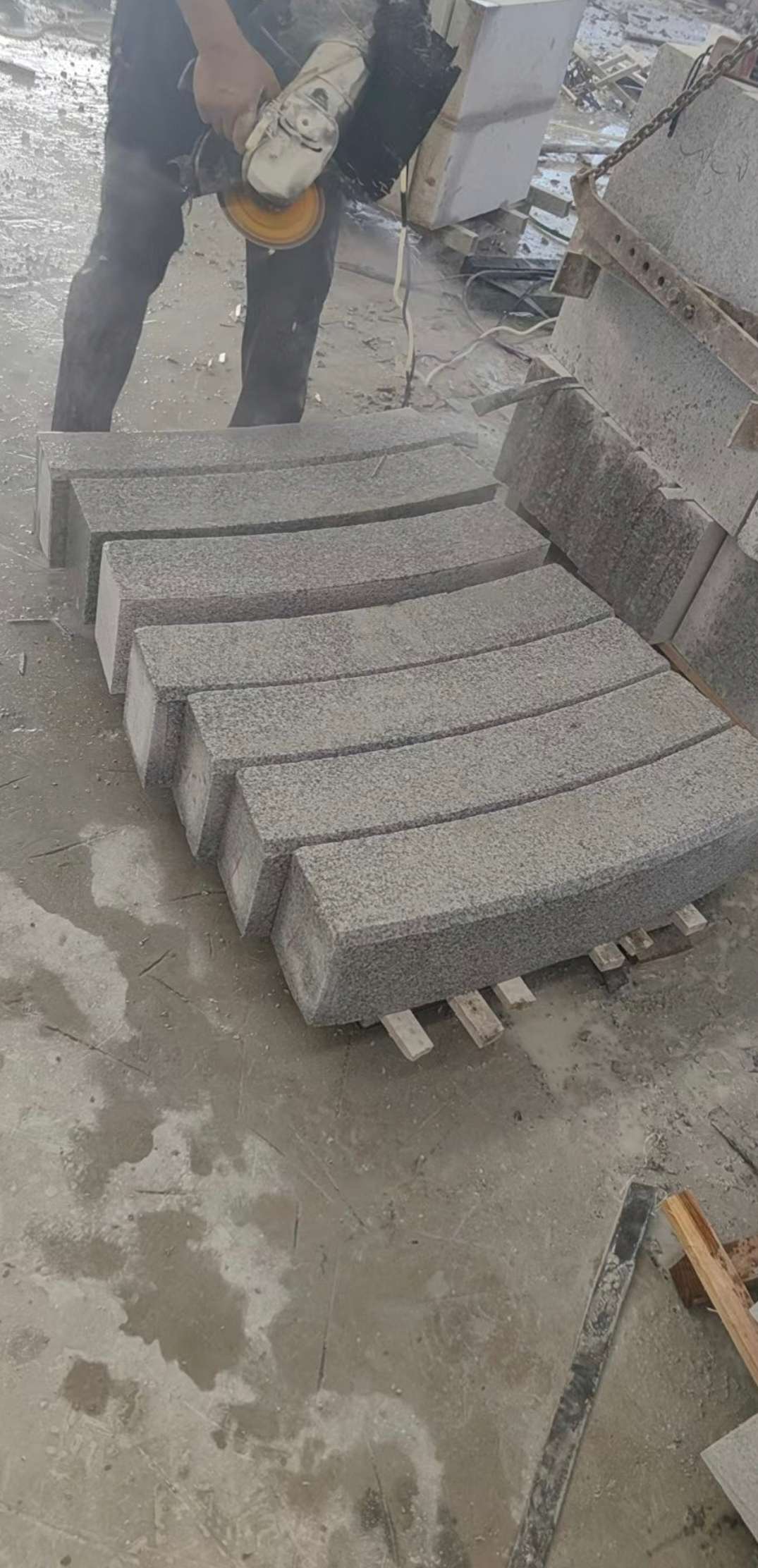 广元芝麻白弧形路牙石